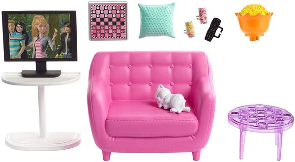 Sama dengan penjelasan sebelumnya, karakter boneka Barbie di ruang tamu bisa diwujudkan dengan memasukan elemen unsur pink di dalamnya. unsur unsur yang bisa Anda berikan warna yang senada antara lain seperti dinding, lantai, ceiling, juga perabotan tertentu.