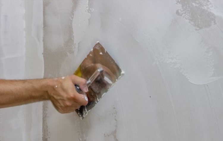 Cara plamir tembok yang tepat, Sumber: aquaproof.co.id