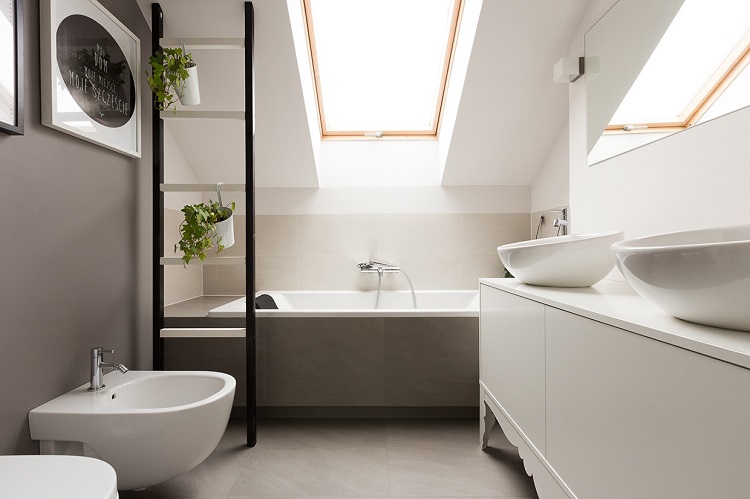 Ubah loteng rumah menjadi kamar mandi, Sumber: home-designing.com