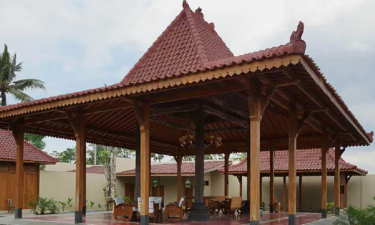 Penggunaan motif bangunan tradisional, Sumber: arsitag.com